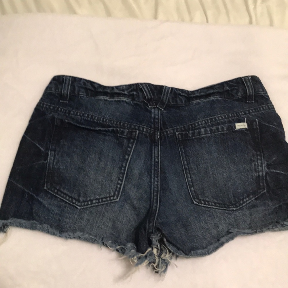 Volcom shorts - Picture 3 of 3